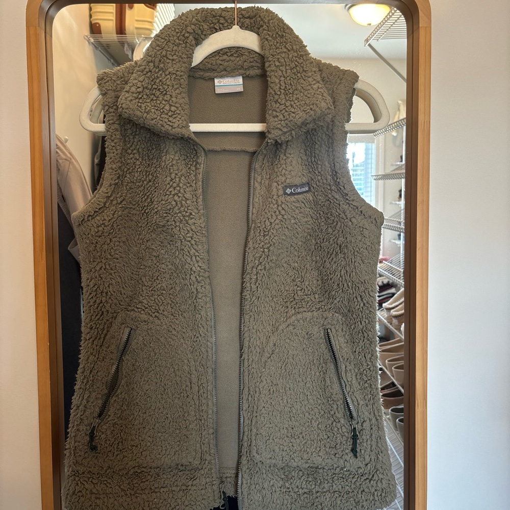 Columbia Fleece Vest in Warm Taupe